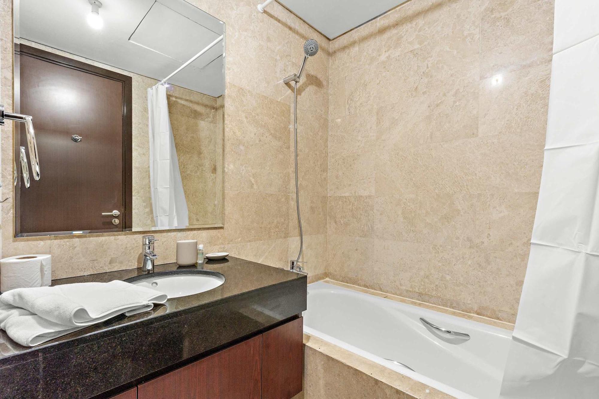 Silkhaus Luxury 2br In Marina Heights Near Canal Apartment Abu Dhabi